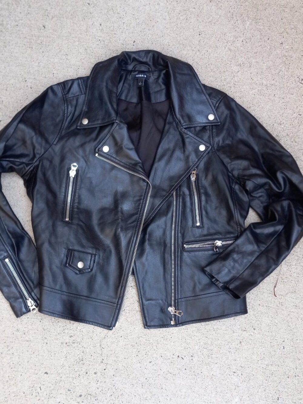 Ladies Torrid Vegan Leather Motorcycle Style Jacket Lotta Zippers SZ 1x